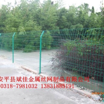 圈地圍欄網(wǎng)平價批發(fā)鍍鋅勾花網(wǎng)地形適應(yīng)性強(qiáng)山地圍欄網(wǎng)